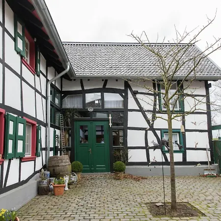 Vintage With Garden Apartment *